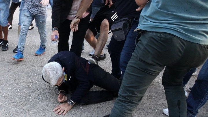 Στο αυτόφωρο οι συλληφθέντες για την επίθεση στον Μπουτάρη- Προσωρινά ελεύθερος ο ανήλικος